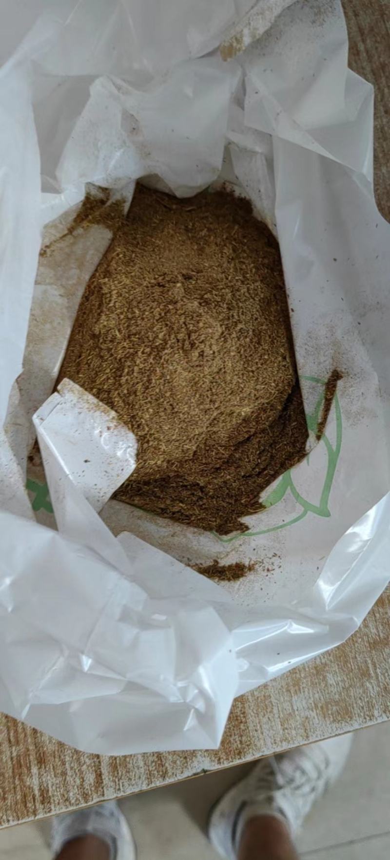 山东胶西辣椒粉，饲料添加辣椒粉可增加蛋黄色泽。
