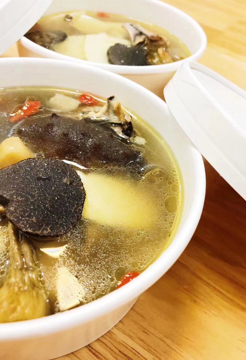 云南当季新鲜即食新鲜野生松露黑松露猪拱菌