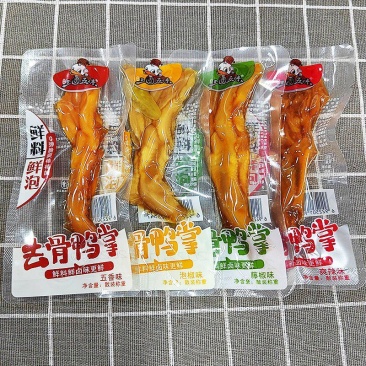 三国五味去骨鸭掌筋藤椒爽辣五香味泡鸭掌筋休闲好吃的鸭肉零