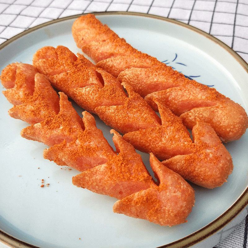 路边摊烤肠油炸香肠烧烤淀粉肠铁板煎烤肠鸡肉火腿肠零食面肠
