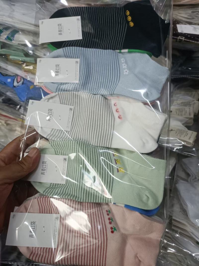 地摊袜子批发数量不多了要的速度