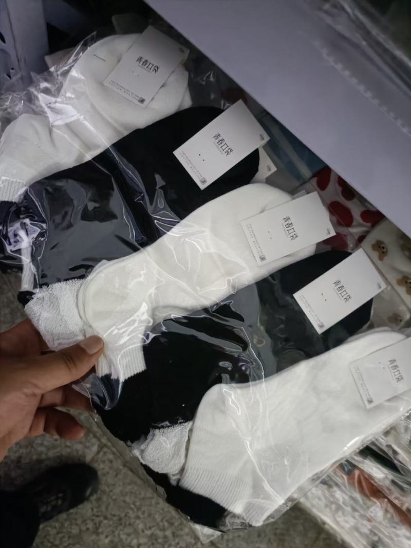 地摊袜子批发数量不多了要的速度