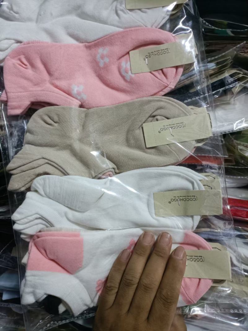 地摊袜子批发数量不多了要的速度