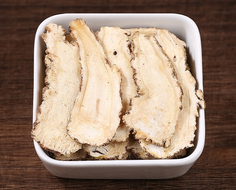 鸽子与黄芪炖汤成品图