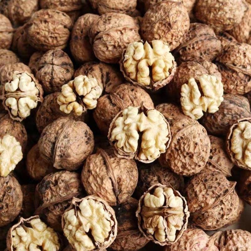云南老树核桃新货薄皮干核桃孕妇坚果零食送夹
