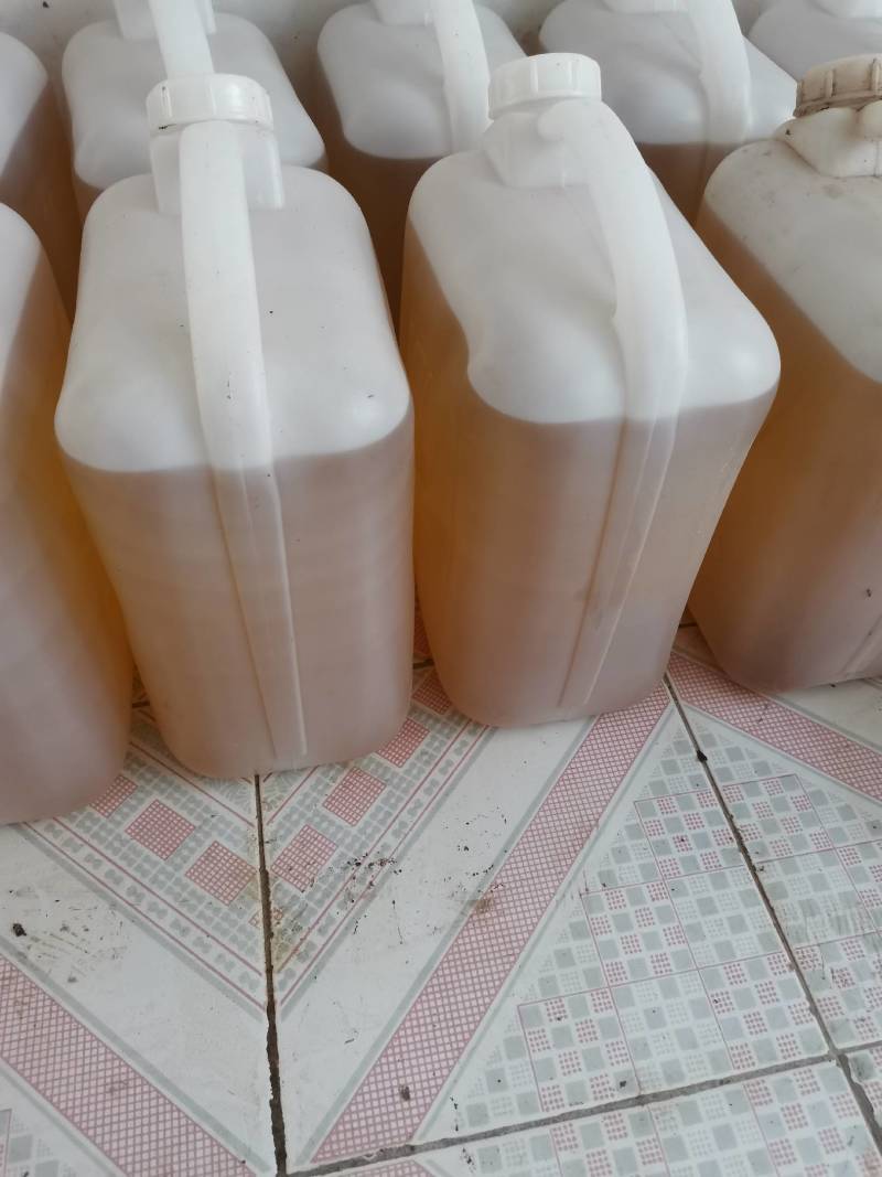 农家自榨纯花生油，没有任何添加剂