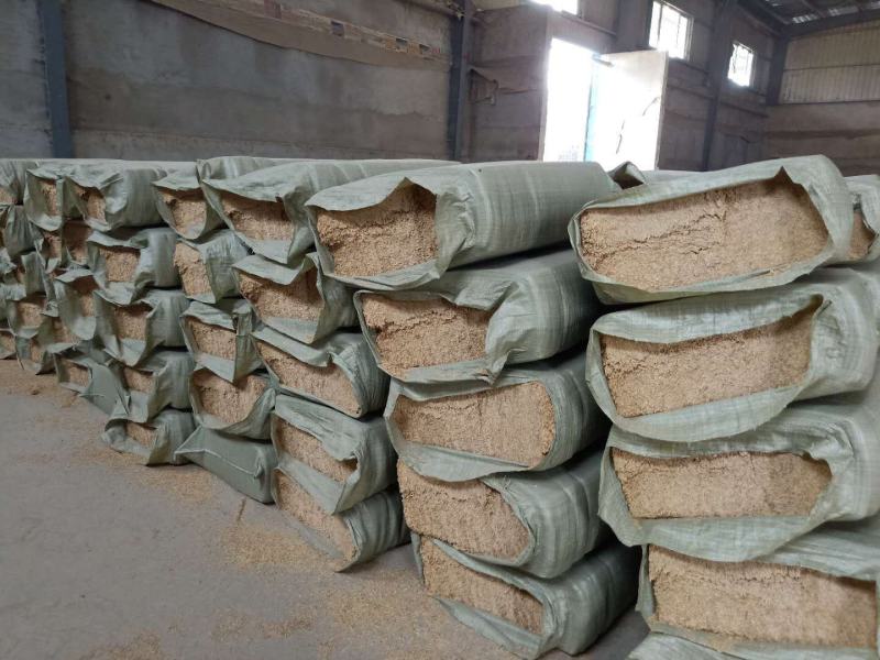 压缩稻壳，酿造养殖种植发酵垫料燃料基质土培钢厂除渣