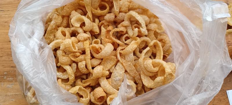 速万食品加工的不浇油油炸小猪皮