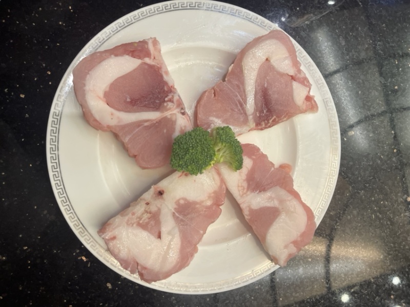 鳄鱼肉，去皮肉，半皮肉，取皮之后的鳄鱼肉