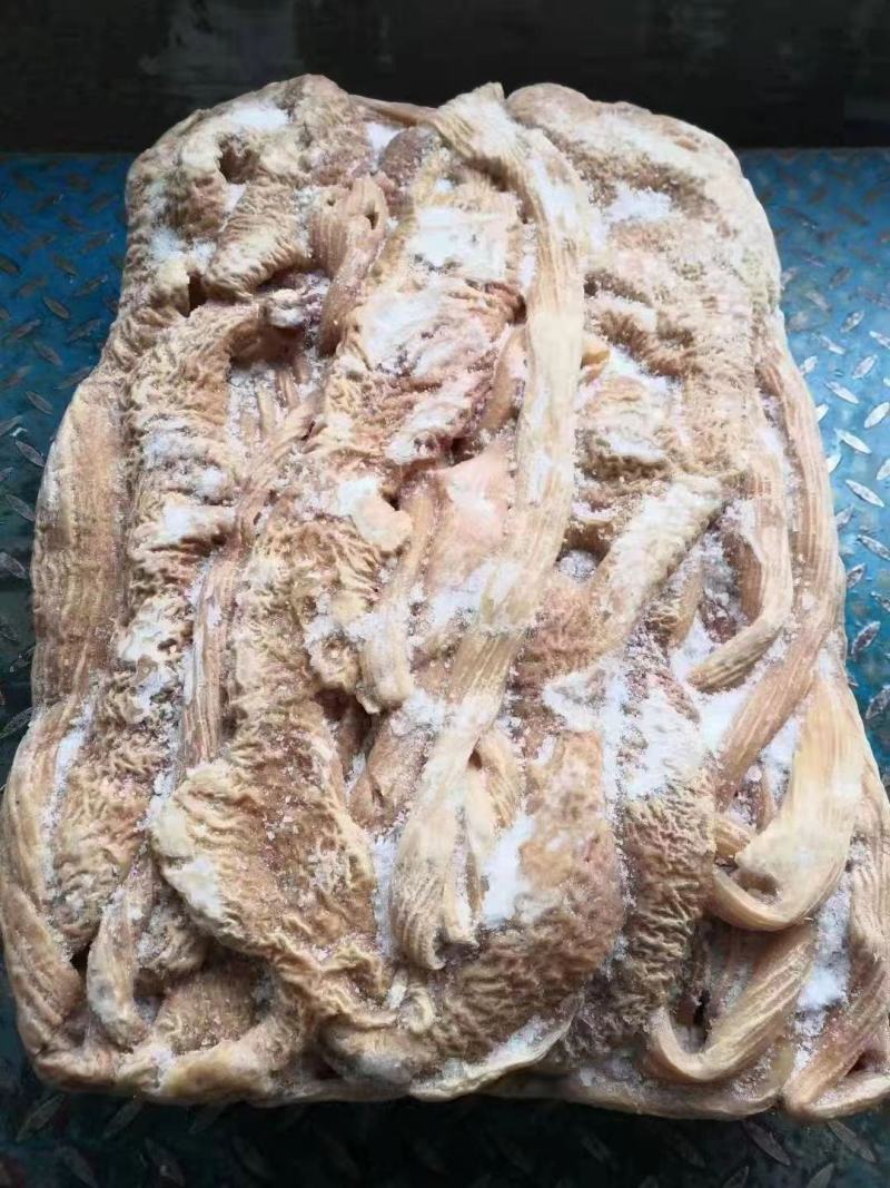 牛大肠，可红烧可卤炖，可爆炒，可灌肠，口感鲜嫩，干净无油