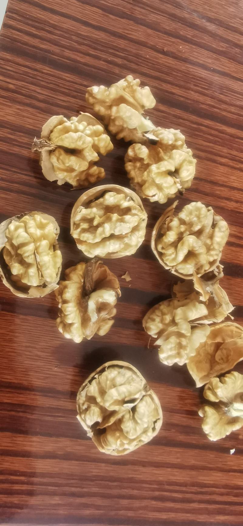万亩优质核桃基地直供，皮薄个大仁白，口感十足，保证质量。