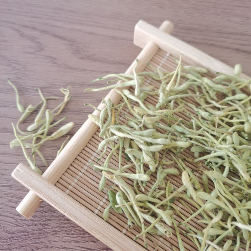 金银花头茬花二花颜色青量大从优手机实拍