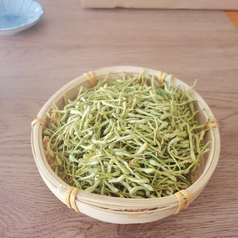 金银花头茬花二花颜色青量大从优手机实拍