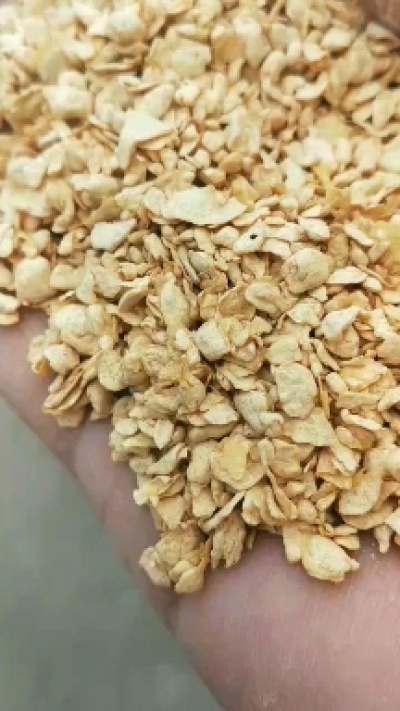 大量生产糖蜜豆皮糖蜜麸皮，豆粕小料，需要的朋友可以联系我