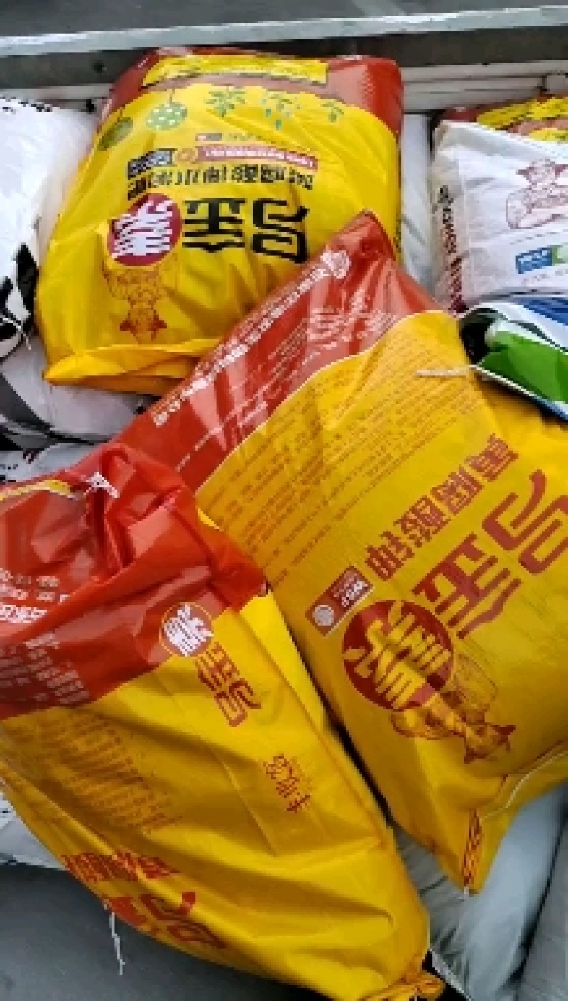 乌金素黄腐酸钾，粉剂水溶性好，无残留，保水保肥