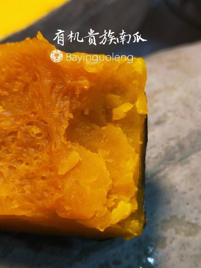 新疆板栗南瓜，一件两个，净重5到6斤35元，一件代发包邮