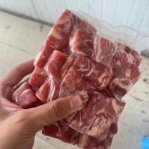 精品牛肉粒，本厂常年生产牛肉粒，不散不碎货源充足全国发货