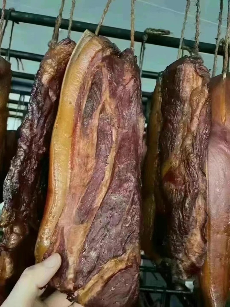烟熏全干前腿腊肉（黄颜色黑颜色都有货）一手货源