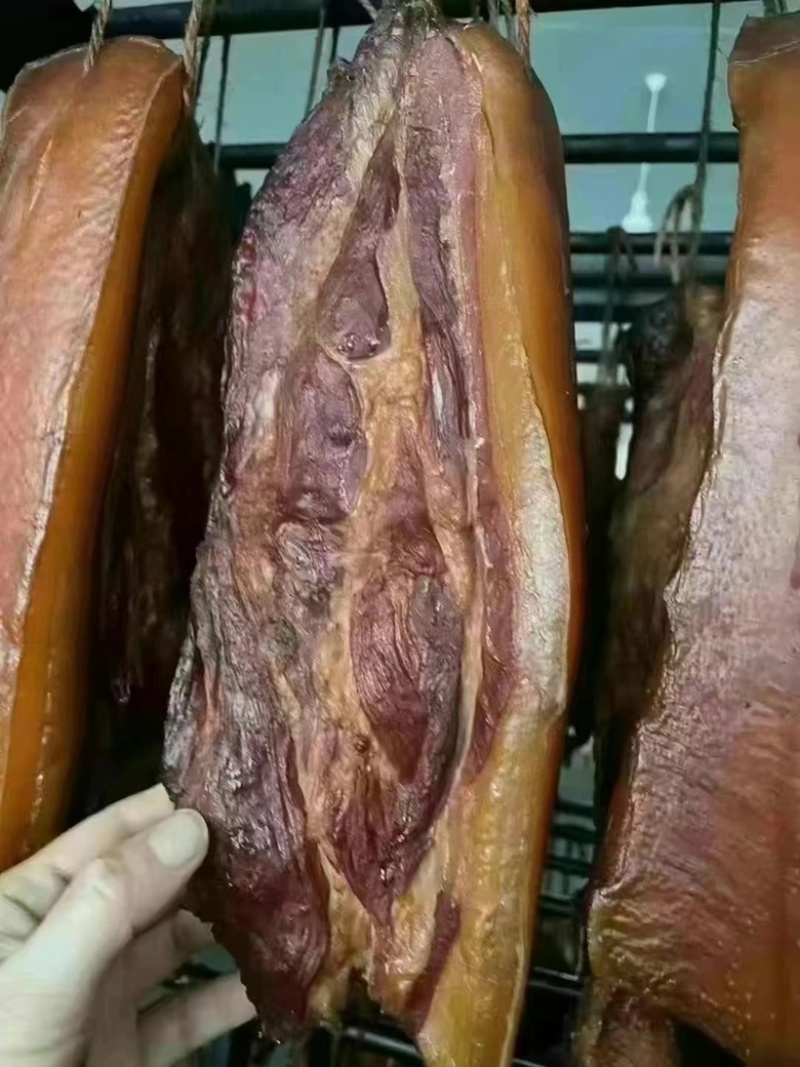 烟熏全干前腿腊肉（黄颜色黑颜色都有货）一手货源