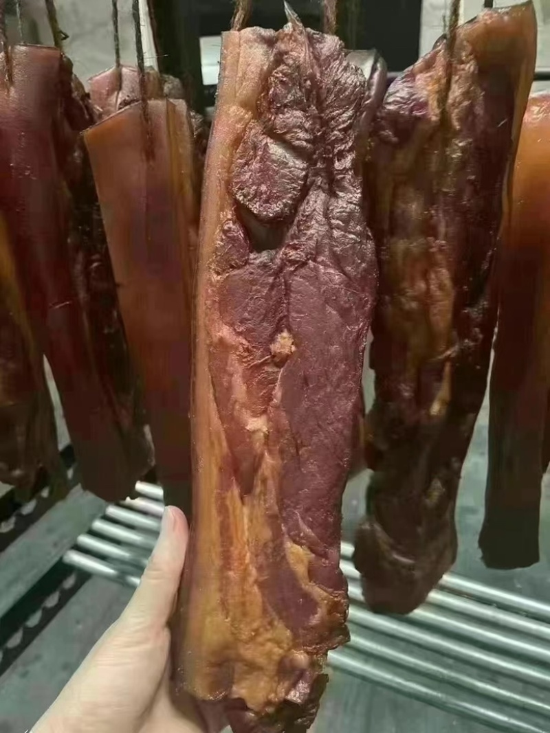 烟熏全干前腿腊肉（黄颜色黑颜色都有货）一手货源