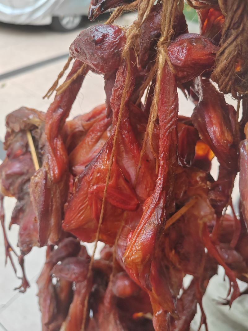 烟熏鹌鹑厂家供应，品质保证，货源充足！！！