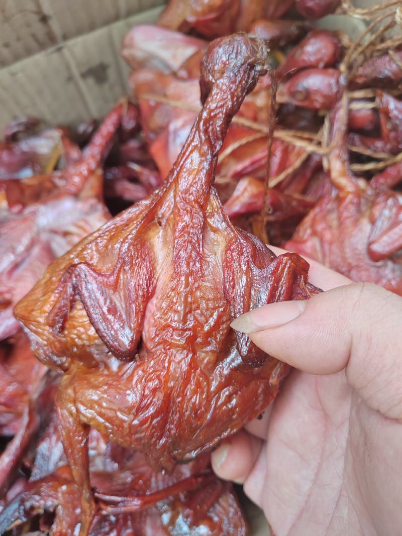 烟熏鹌鹑厂家供应，品质保证，货源充足！！！