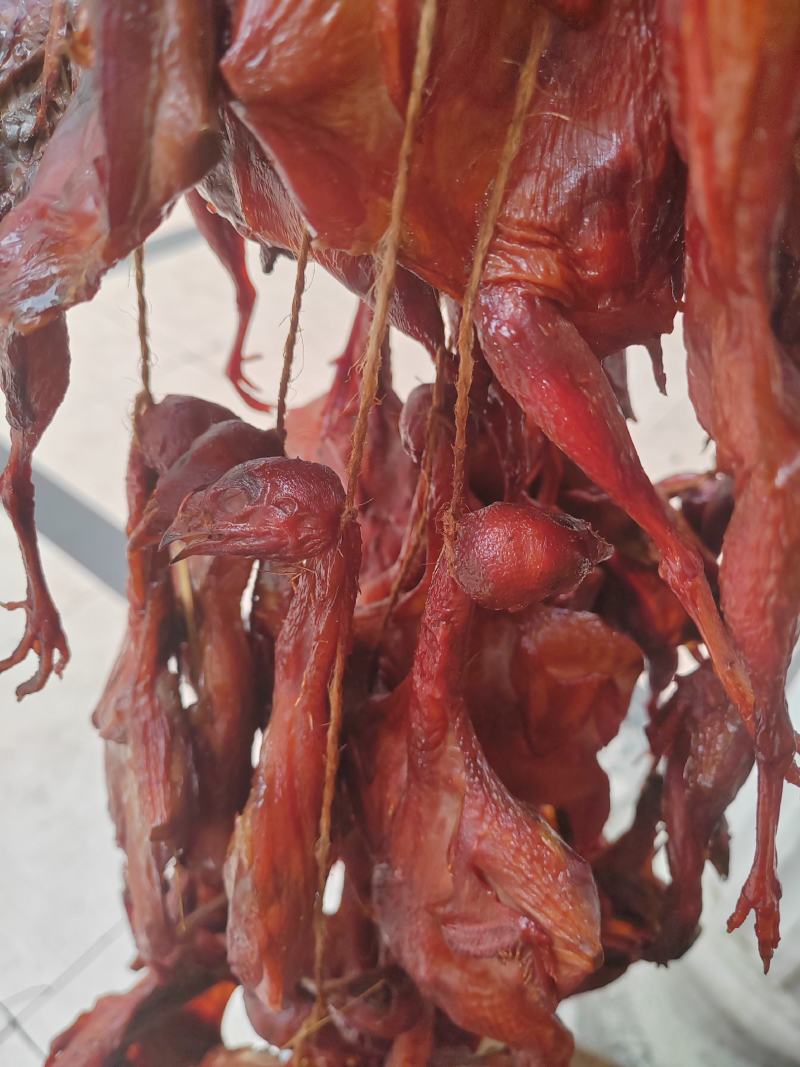烟熏鹌鹑厂家供应，品质保证，货源充足！！！