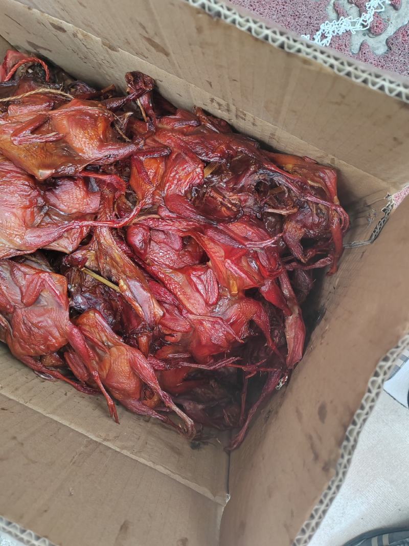 烟熏鹌鹑厂家供应，品质保证，货源充足！！！
