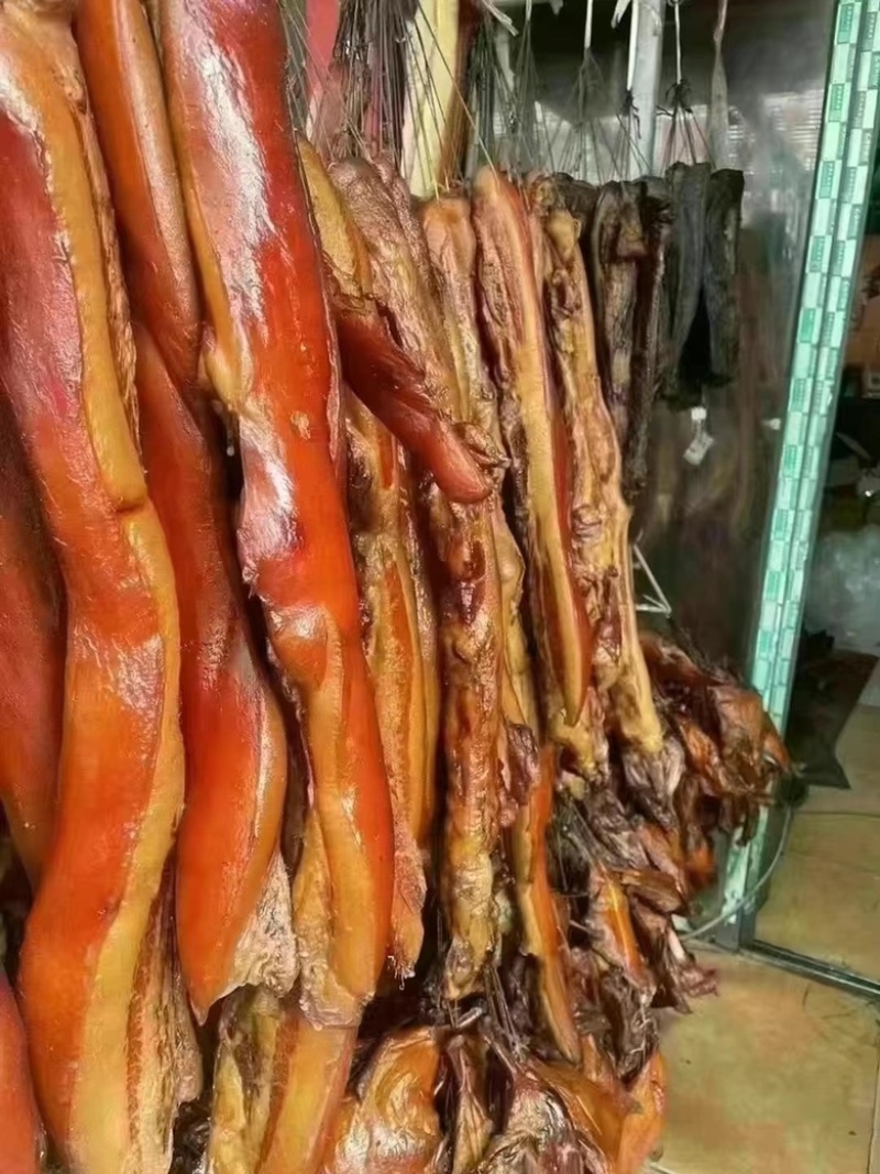 全干槽头腊肉（颜色金黄色，味道巴适）厂家一手货源