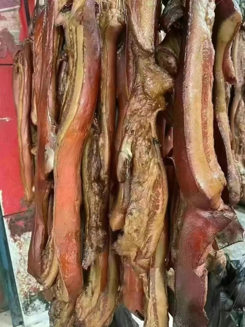 全干槽头腊肉（颜色金黄色，味道巴适）厂家一手货源