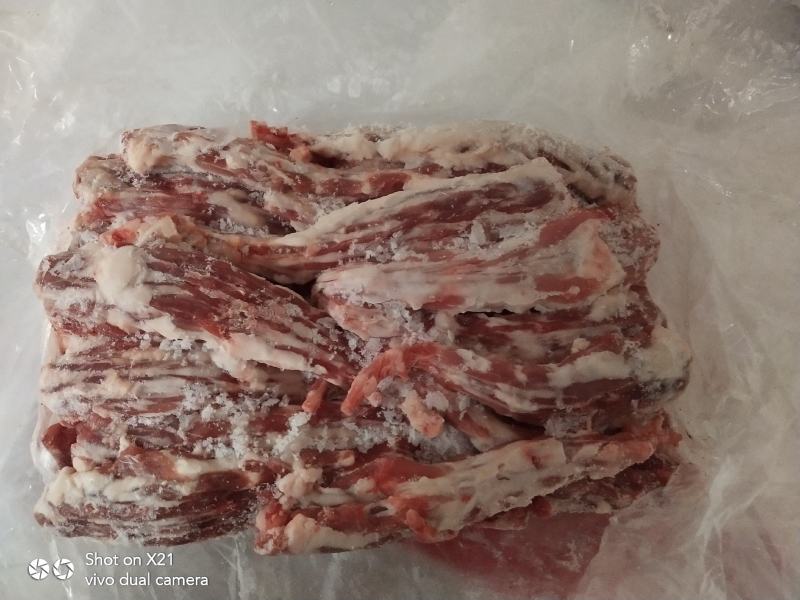 育肥羔羊羊毛肚精修去角羊毛头，大块羊尾油。本店一站服务。