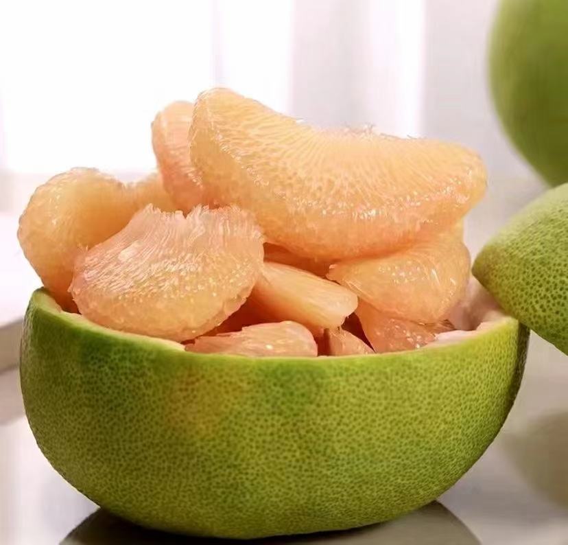 蜜柚奶昔碗搭配水果坚果特写