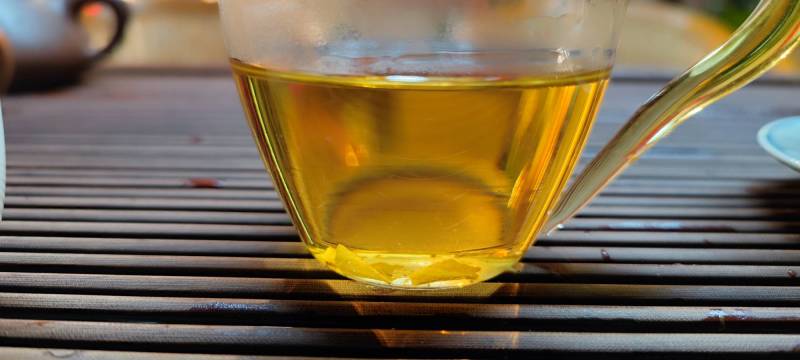 精品普洱茶2025年勐库自家100年树龄茶汤色金黄透亮