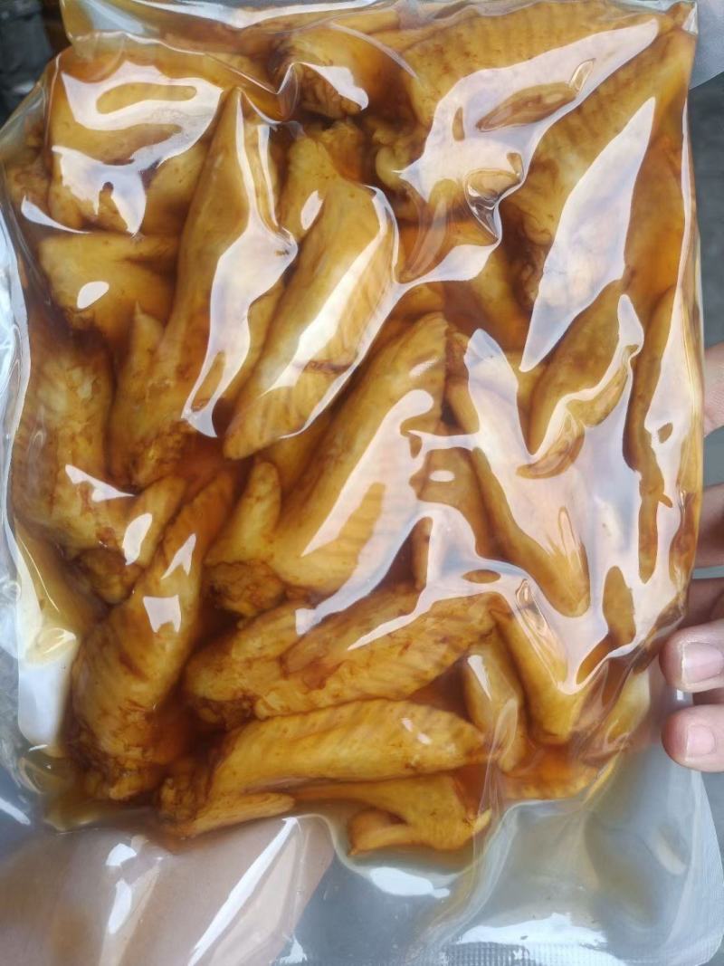 鸡翅尖，各大品牌，一件30斤，1斤一袋，五香麻辣两个味