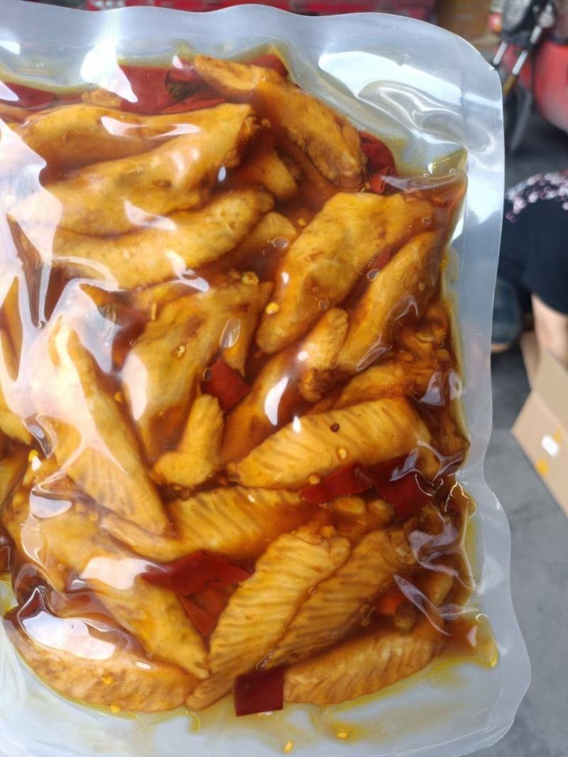 鸡翅尖，各大品牌，一件30斤，1斤一袋，五香麻辣两个味
