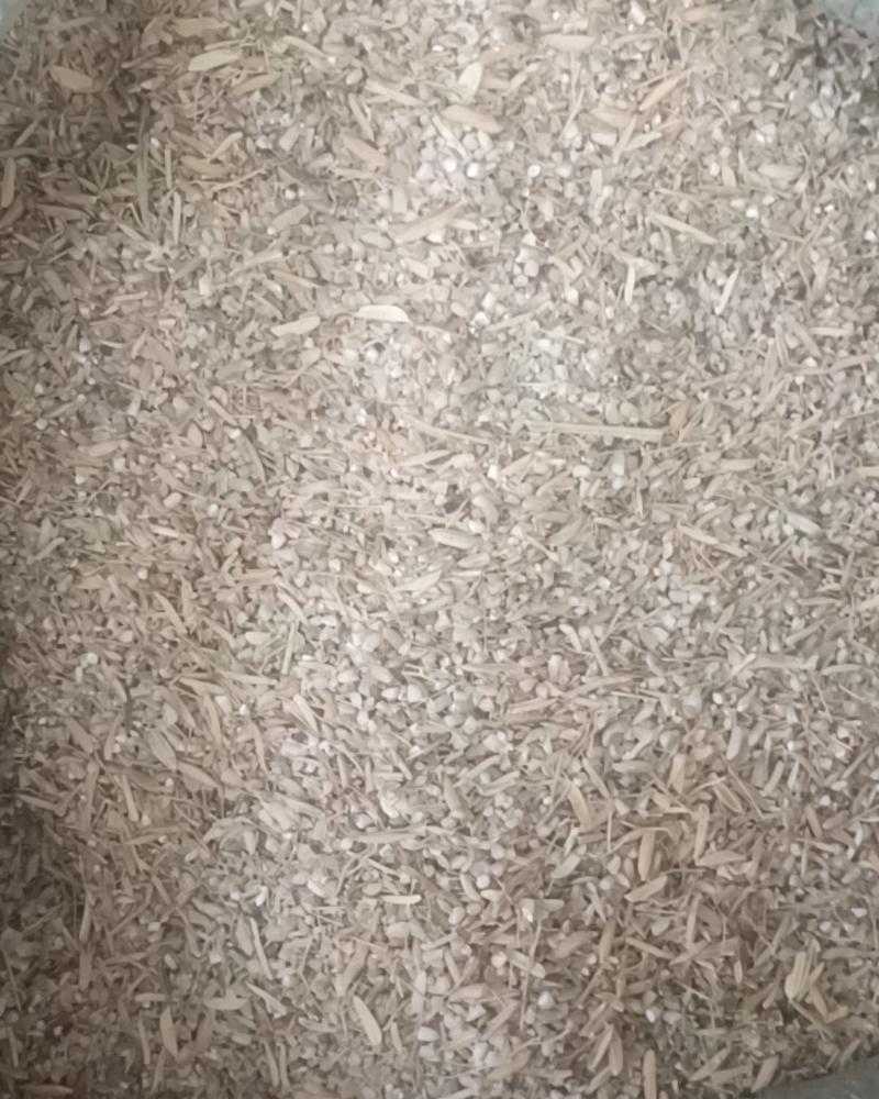 水稻下脚料，米嘴+草籽。