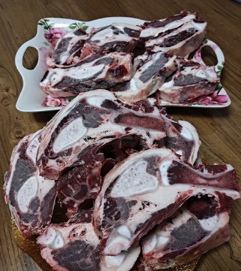 低价牛胸骨，含肉量高。