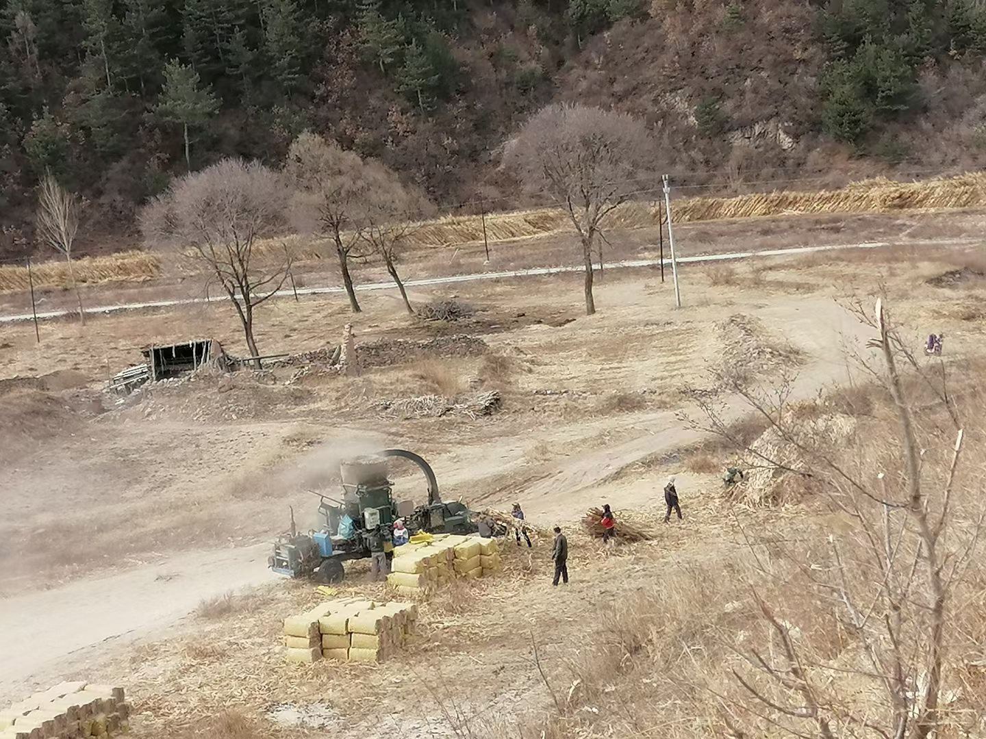 电叉子在坡地作业场景