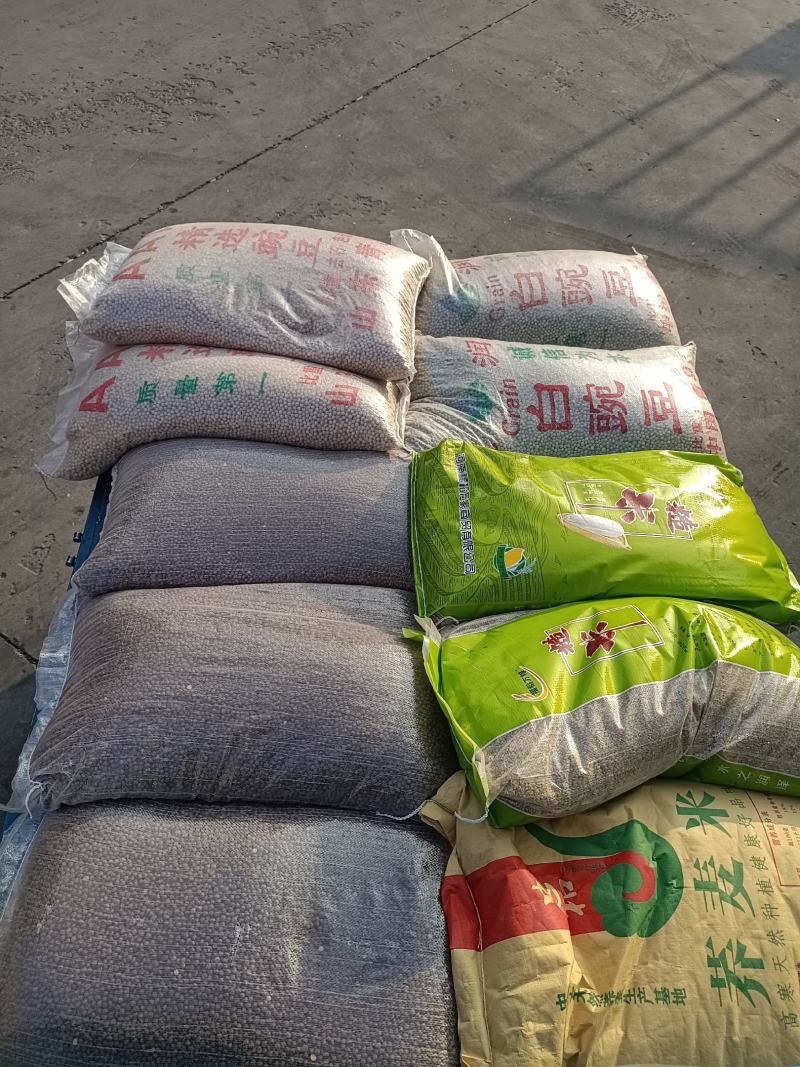 燕麦即莜麦，俗称为油麦！主产区河北地区！