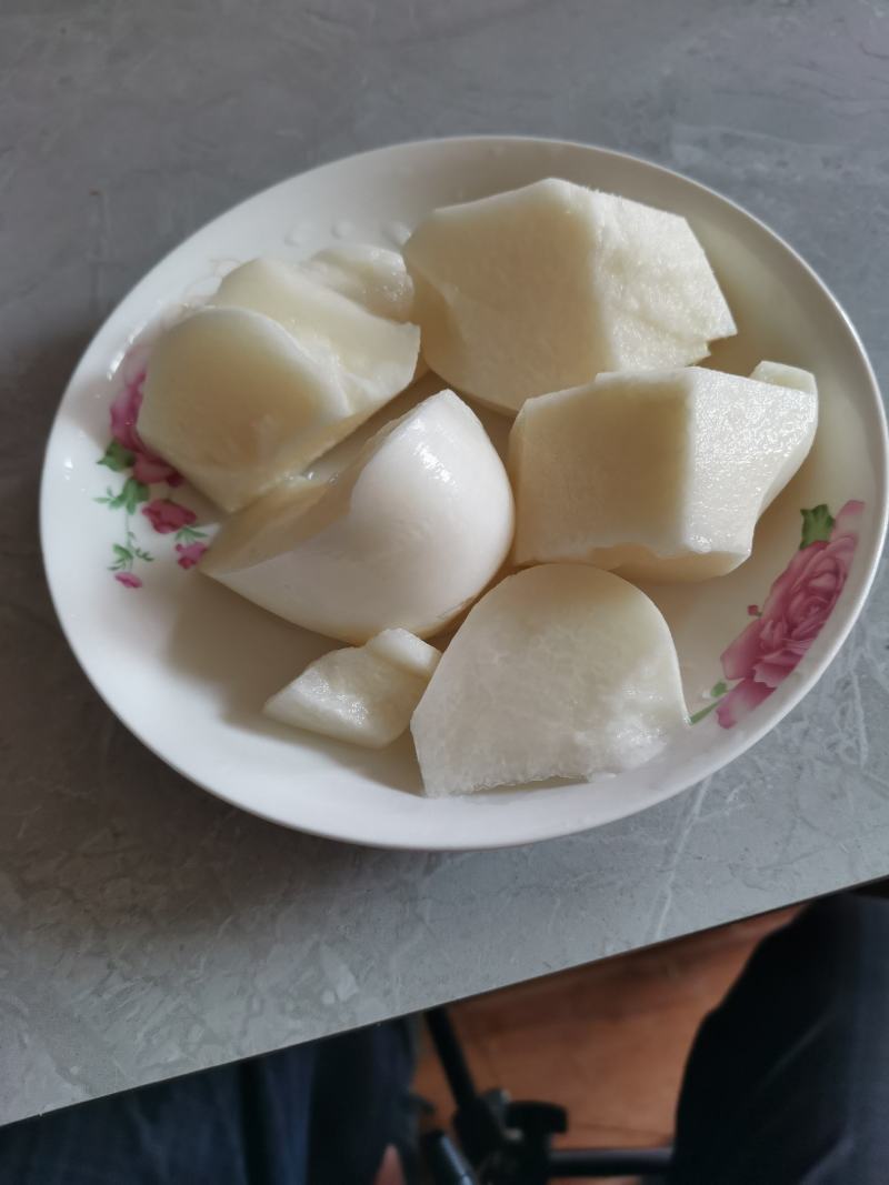 地瓜，又叫凉薯豆薯。即菜即是水果，货源充足，量大优惠。
