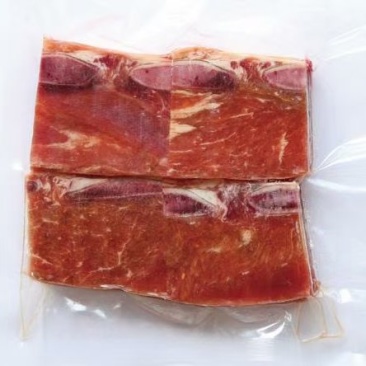 黑椒牛仔骨，黑胡椒口味，口感嫩，适合各个年龄段的人食用。