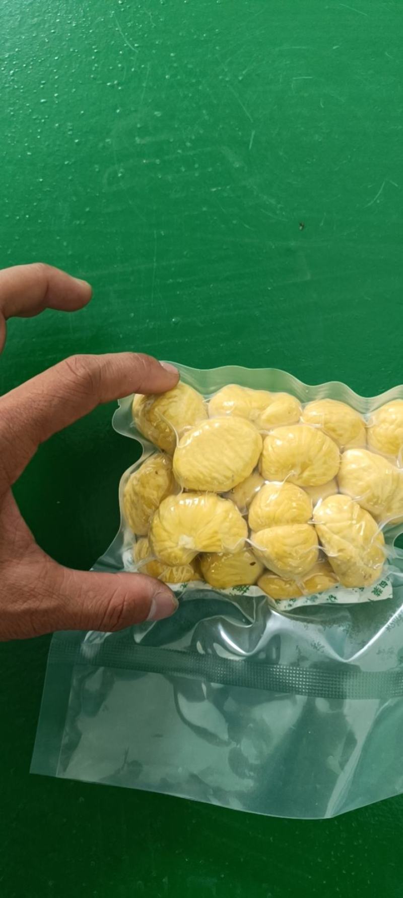 新鲜板栗仁，口感糯甜，来自大别山深山老林现加工的板栗