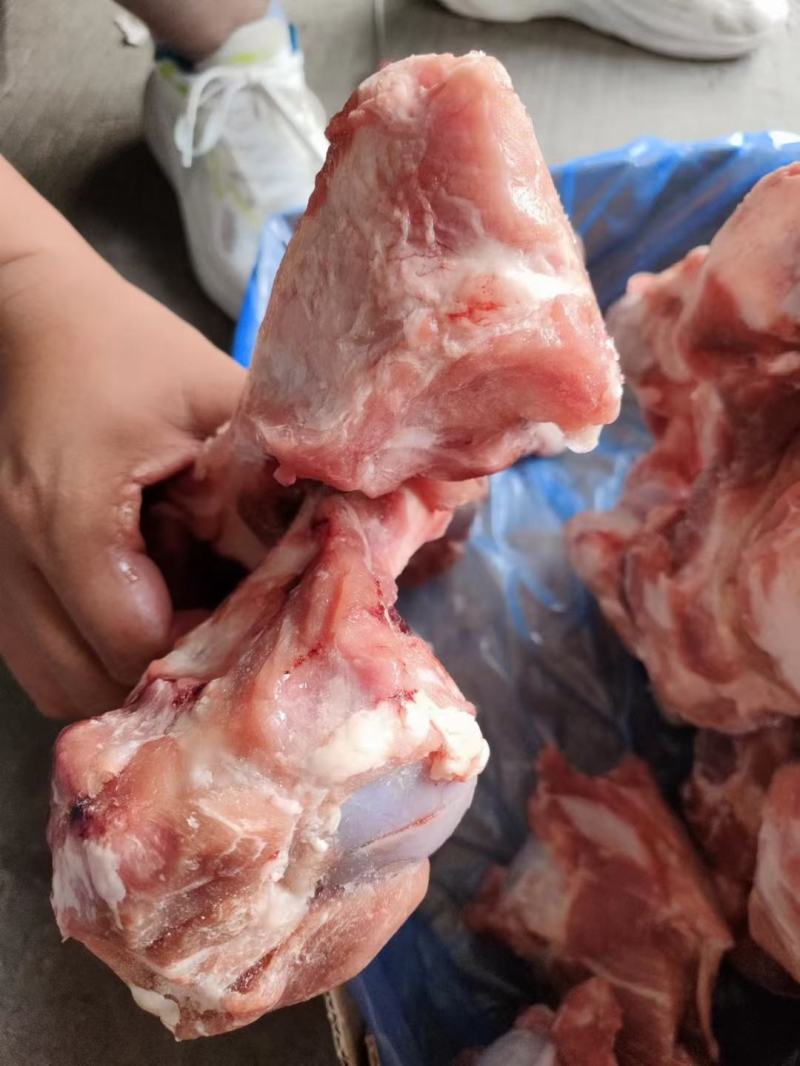 皇冠前腿骨，含肉率高，价格便宜，性价比高，欢迎咨询下单