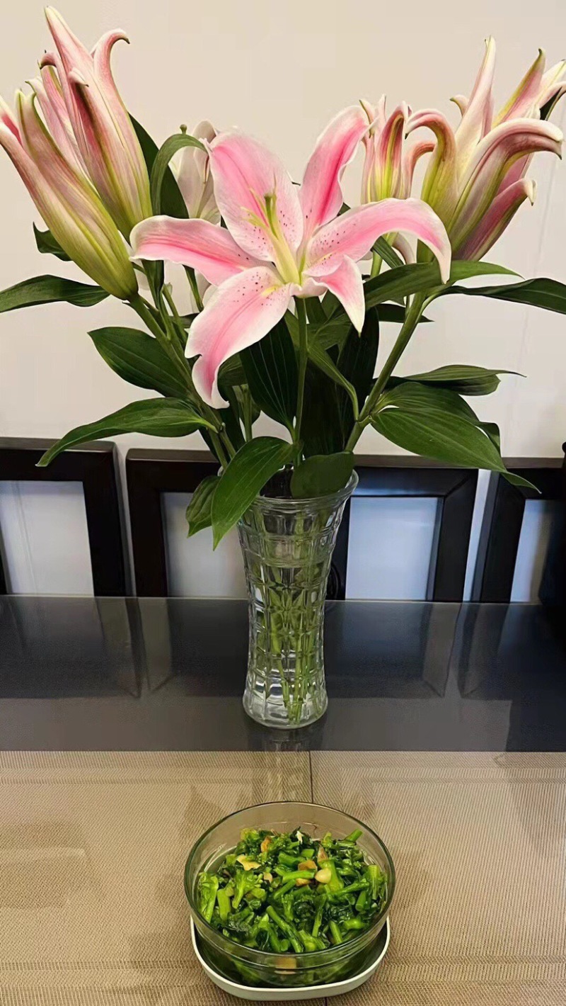 百合花西伯利亚索尔邦香水百合批发云南鲜花批发