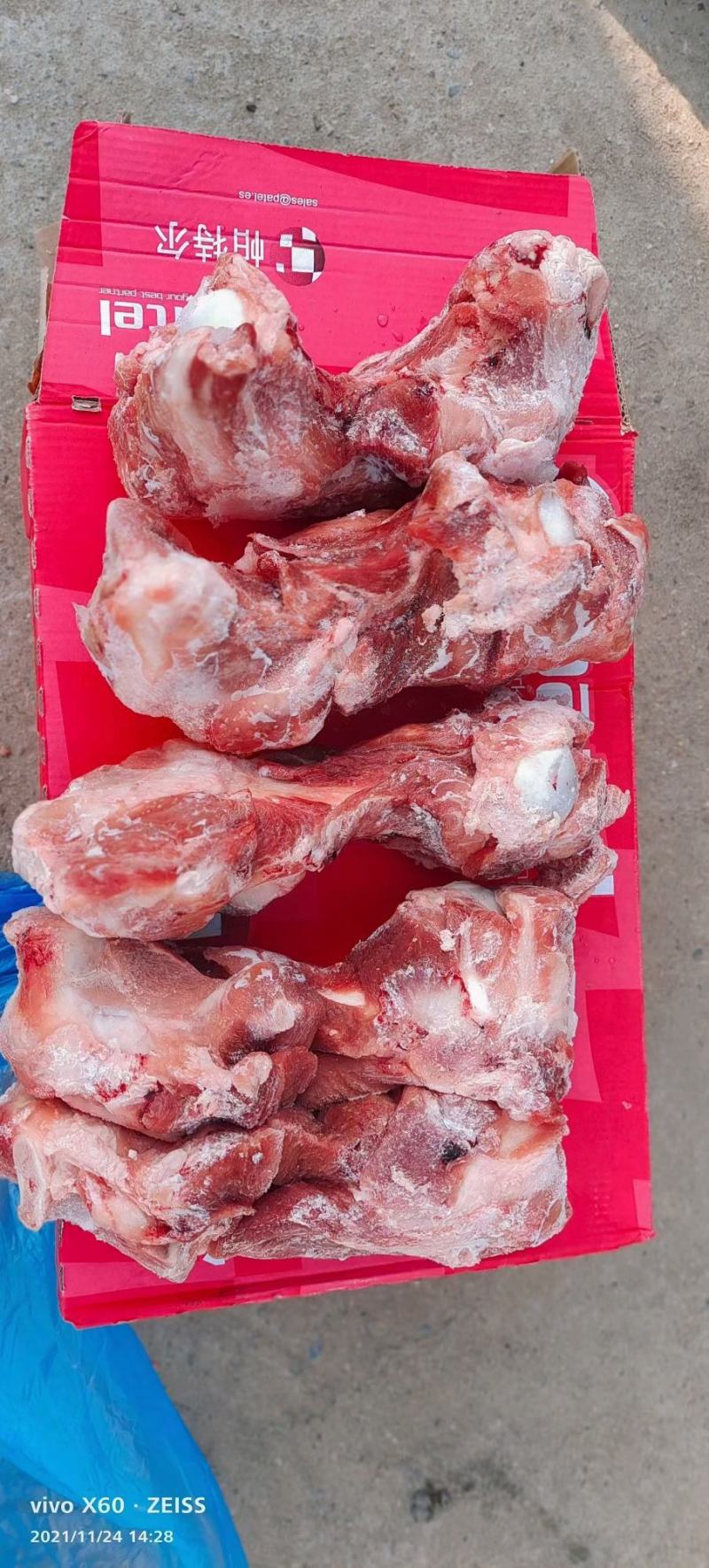 帕特尔前腿骨，肉多，色泽新鲜，价格便宜，性价比高，欢迎