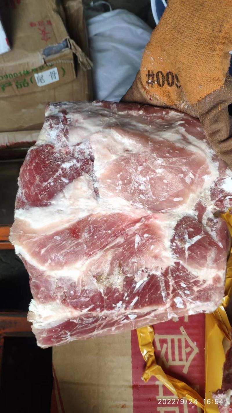 去颈去翅前排一件20斤，肉质新鲜度高，色泽新鲜，价格便宜