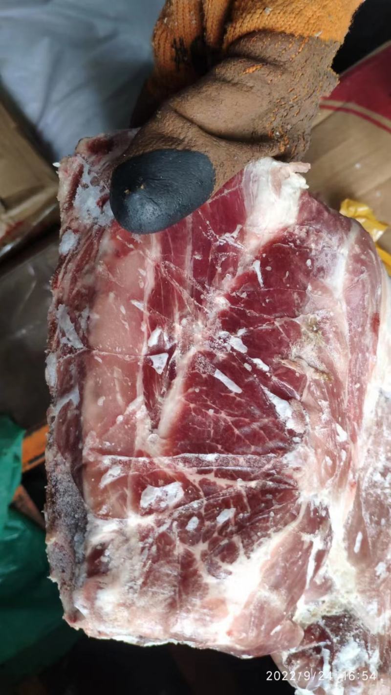 去颈去翅前排一件20斤，肉质新鲜度高，色泽新鲜，价格便宜
