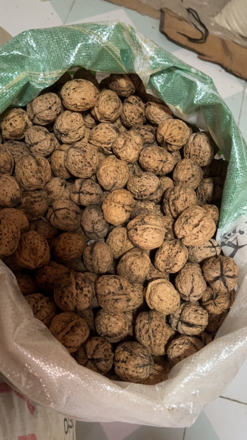 原生态纸壳核桃，自家核桃不多1吨左右