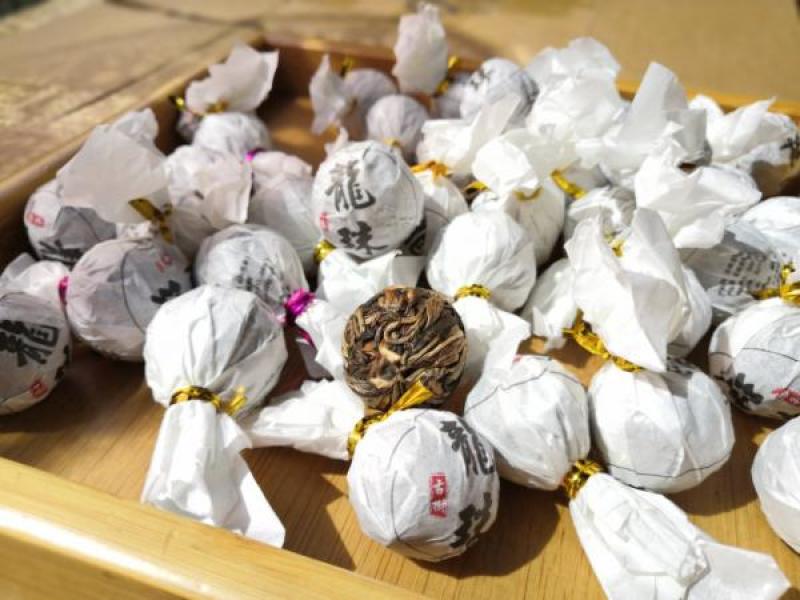 岩子头，龙珠生，熟茶，卖一件是28元x200包。