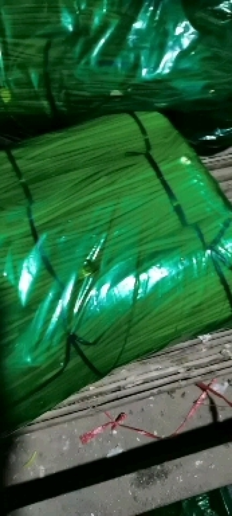 中牟县优质早熟红帽蒜苔，各种规格大蒜头加工中心，蒜苔。